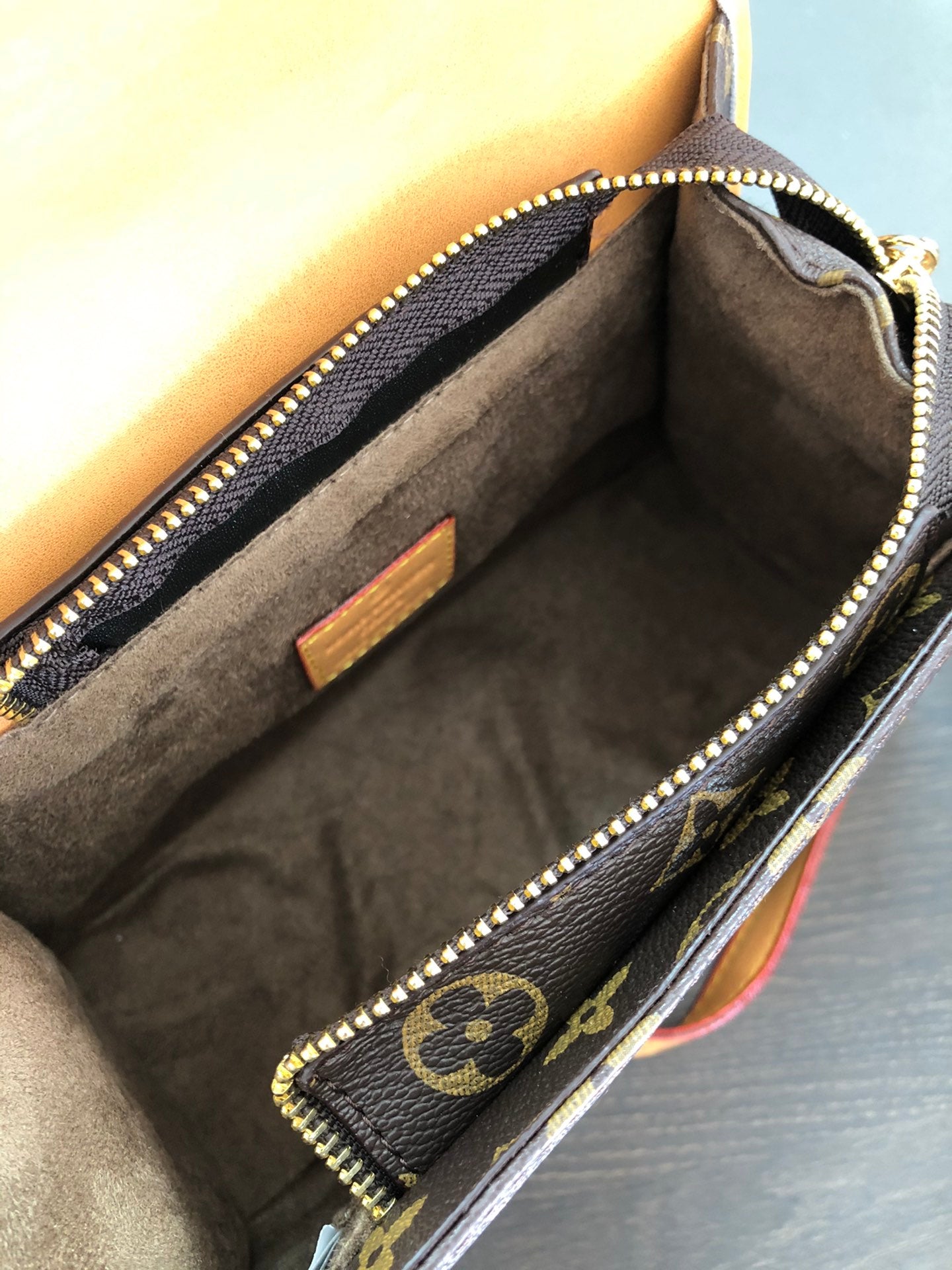 Louis vuitton handbag plus Twilly