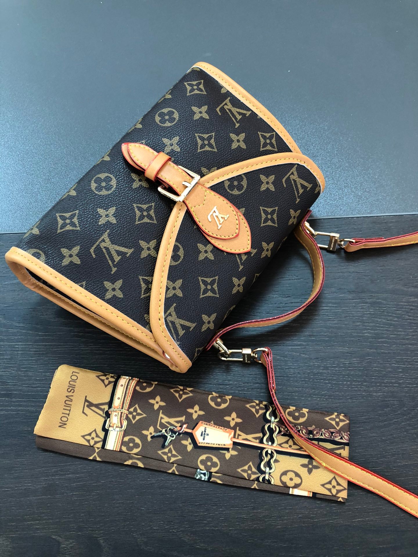 Louis vuitton handbag plus Twilly