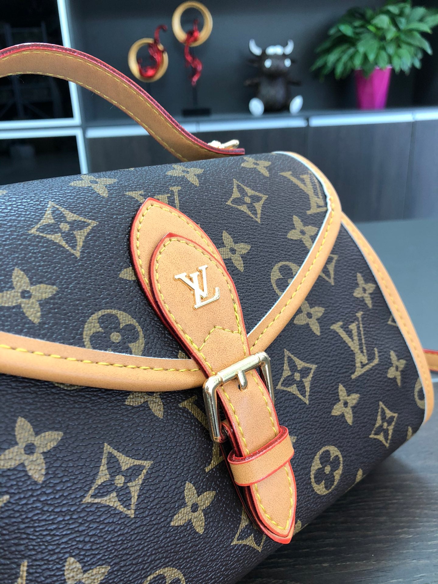 Louis vuitton handbag plus Twilly