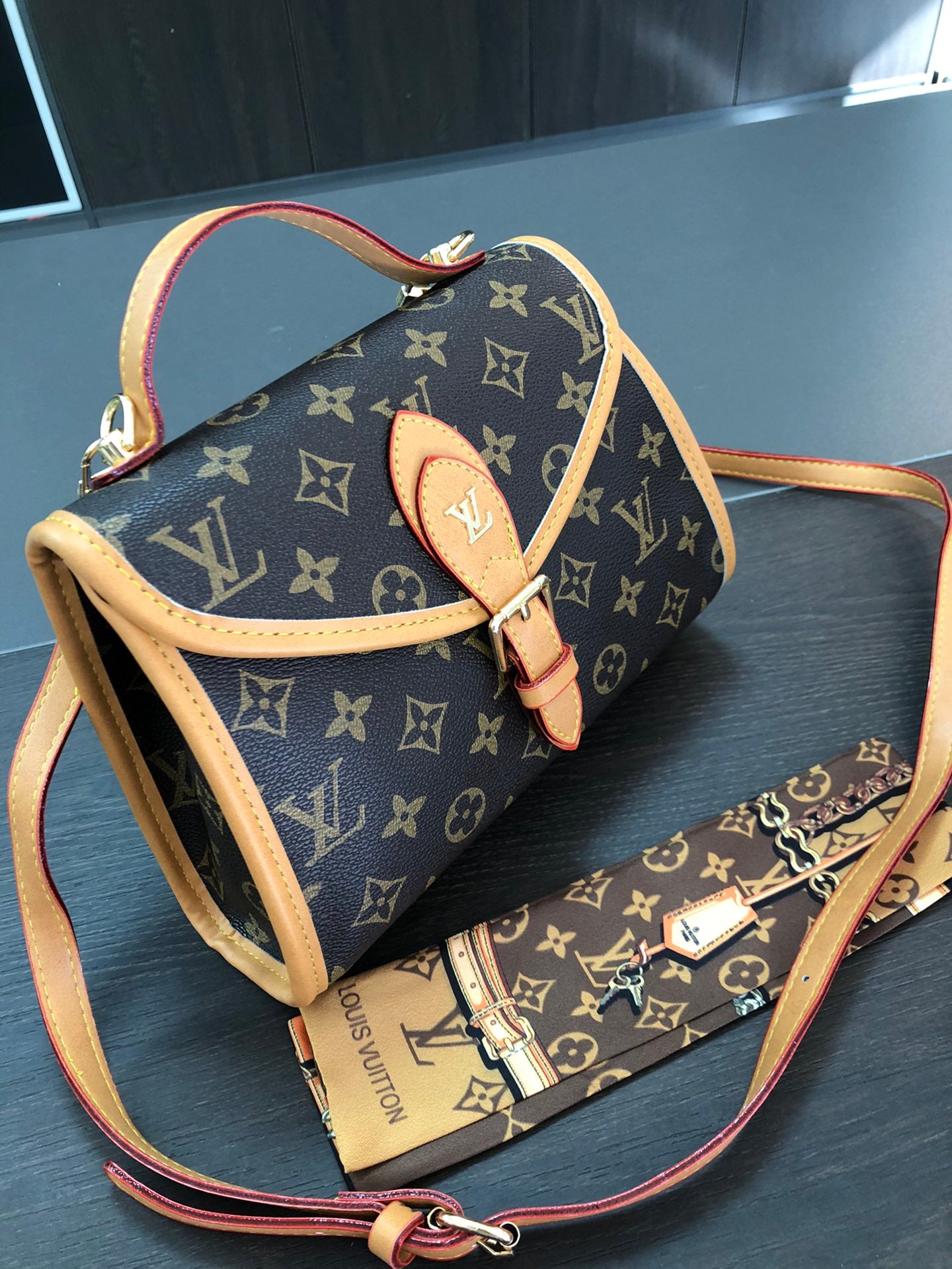 Louis vuitton handbag plus Twilly