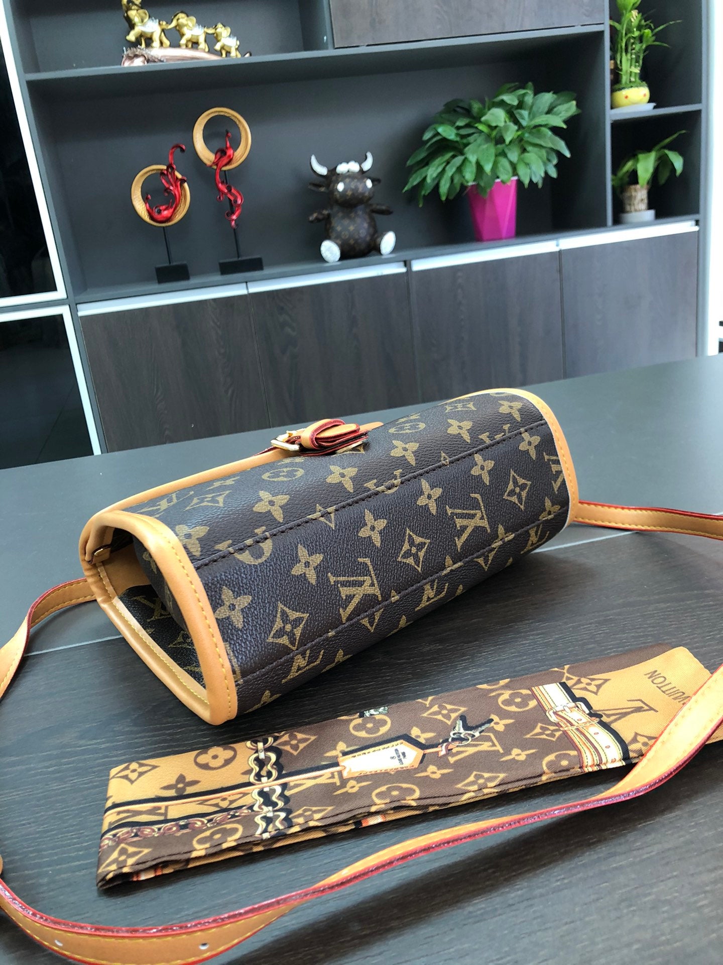 Louis vuitton handbag plus Twilly