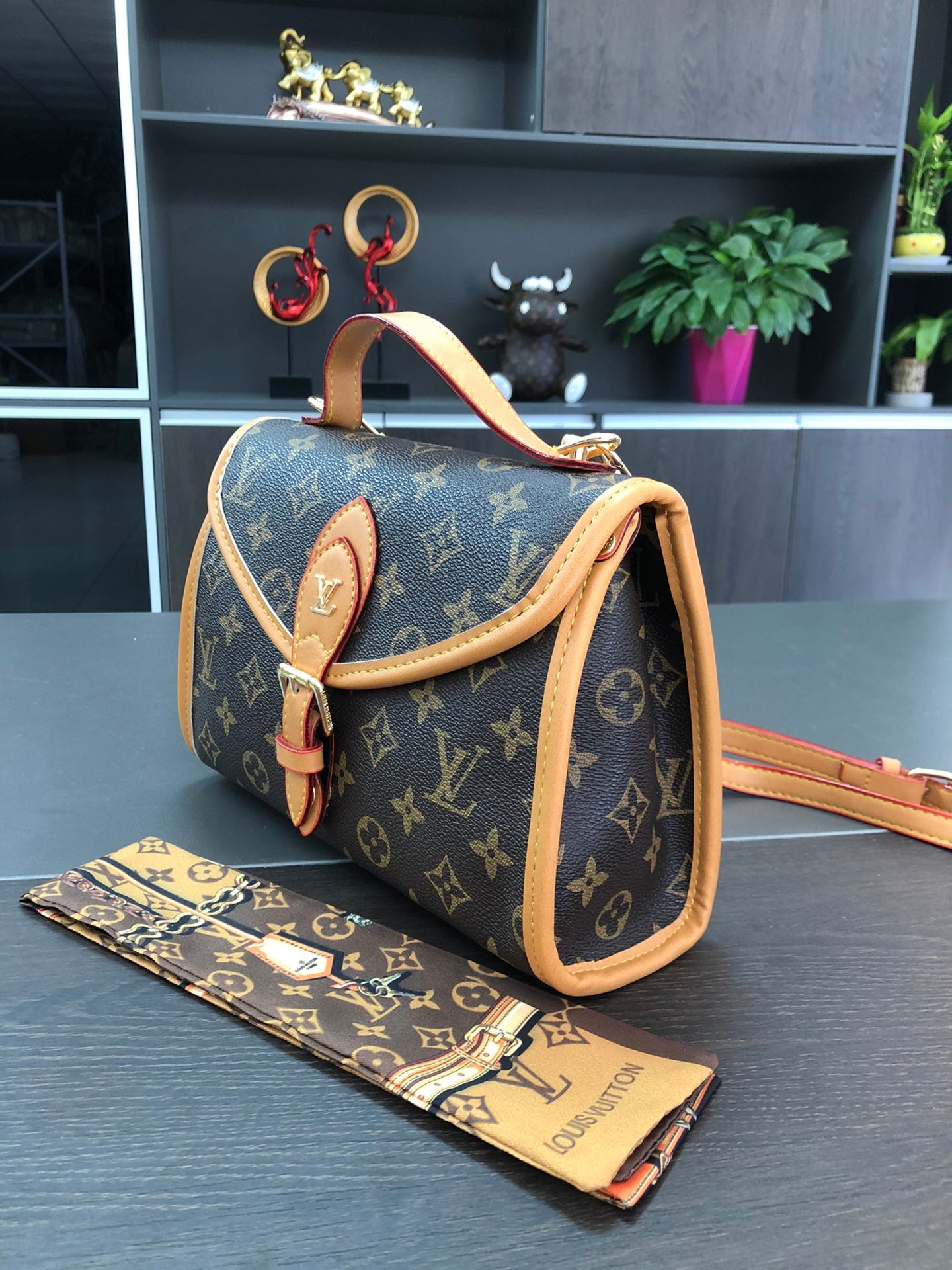 Louis vuitton handbag plus Twilly