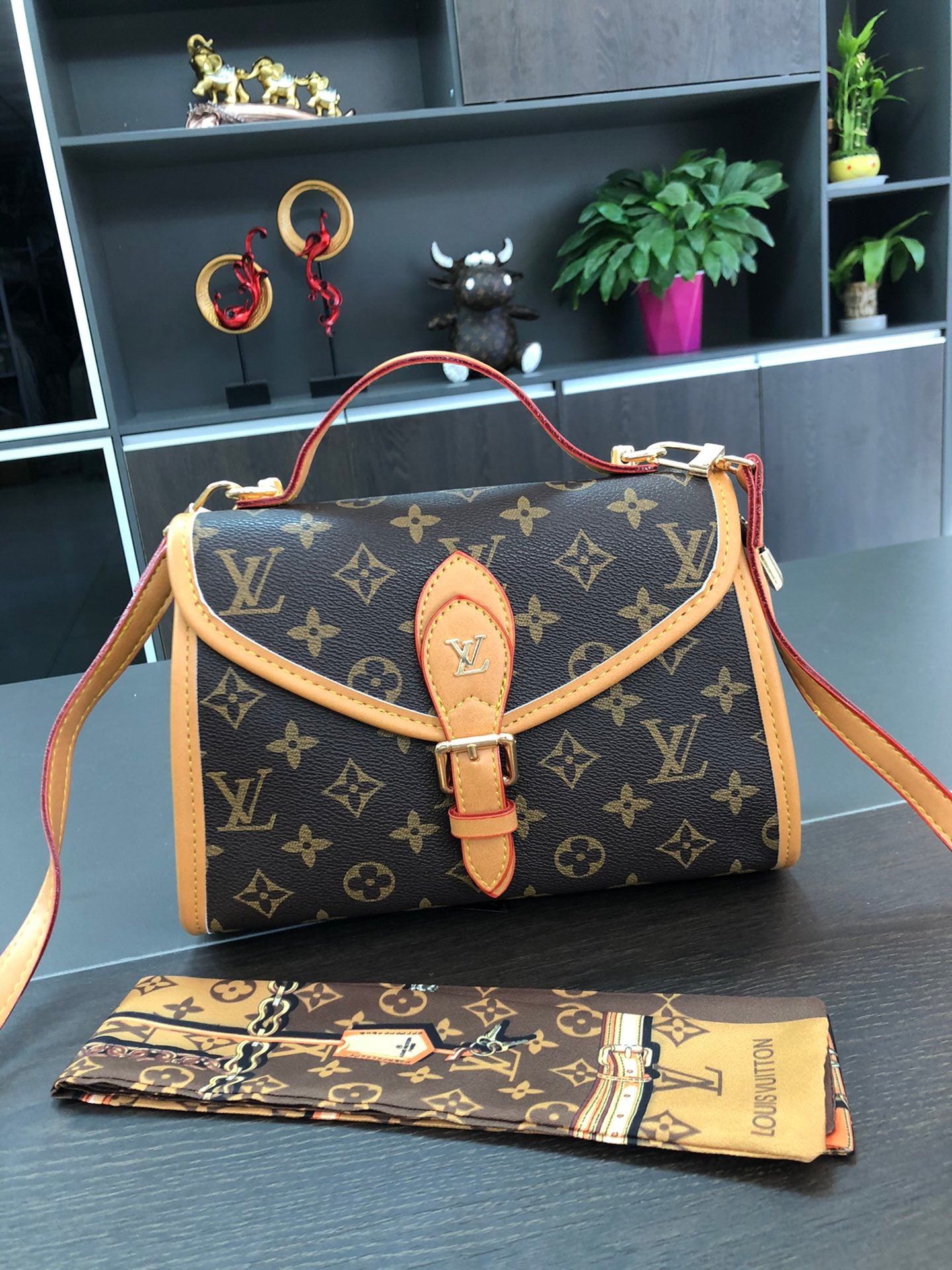 Louis vuitton handbag plus Twilly