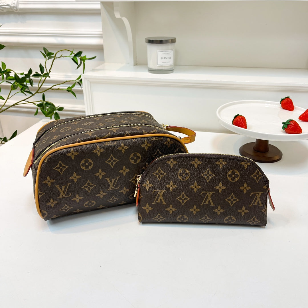 Louis vuitton handbag( vanity set / toiletry bag)