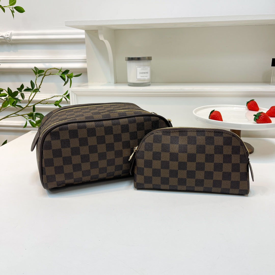 Louis vuitton handbag( vanity set / toiletry bag)