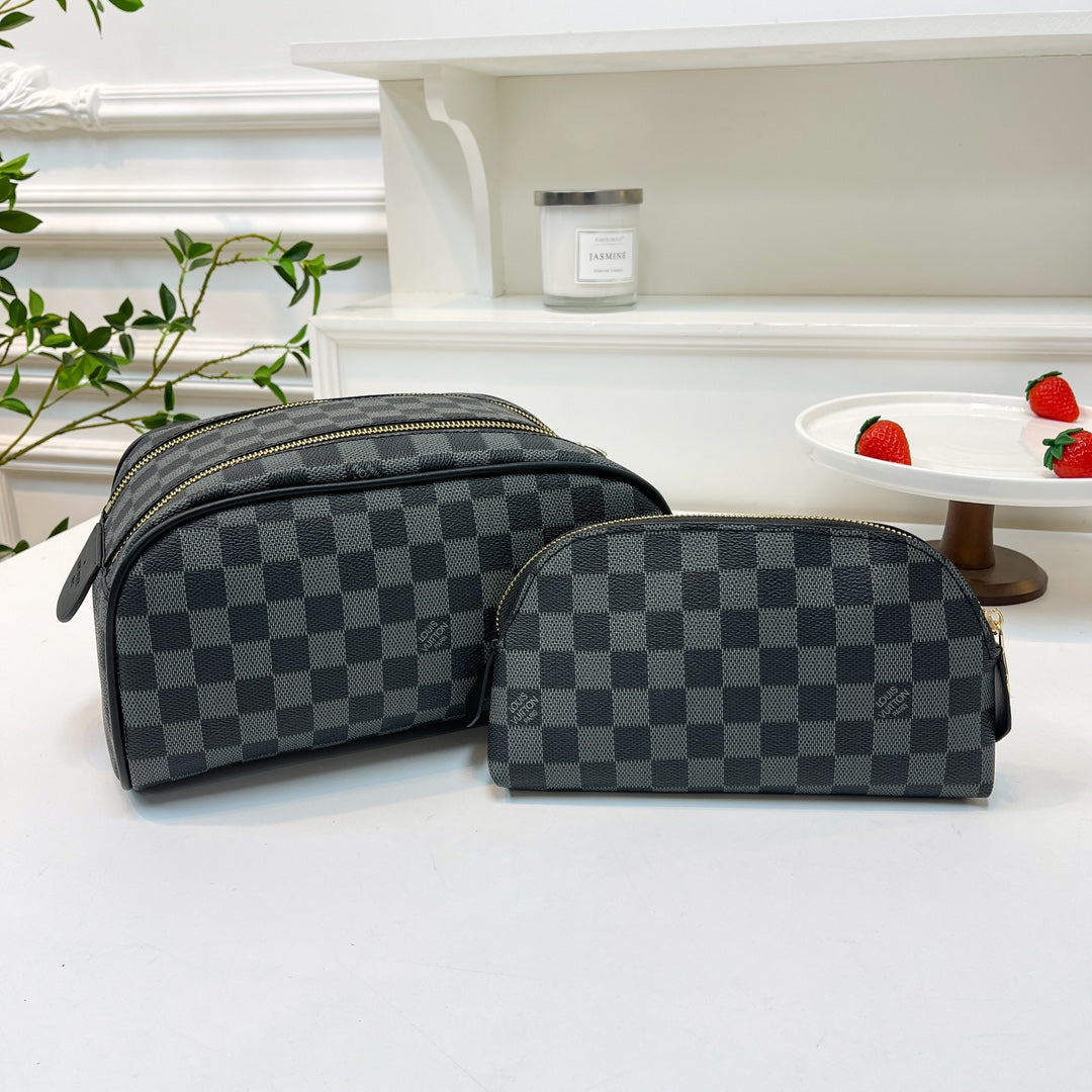 Louis vuitton handbag( vanity set / toiletry bag)