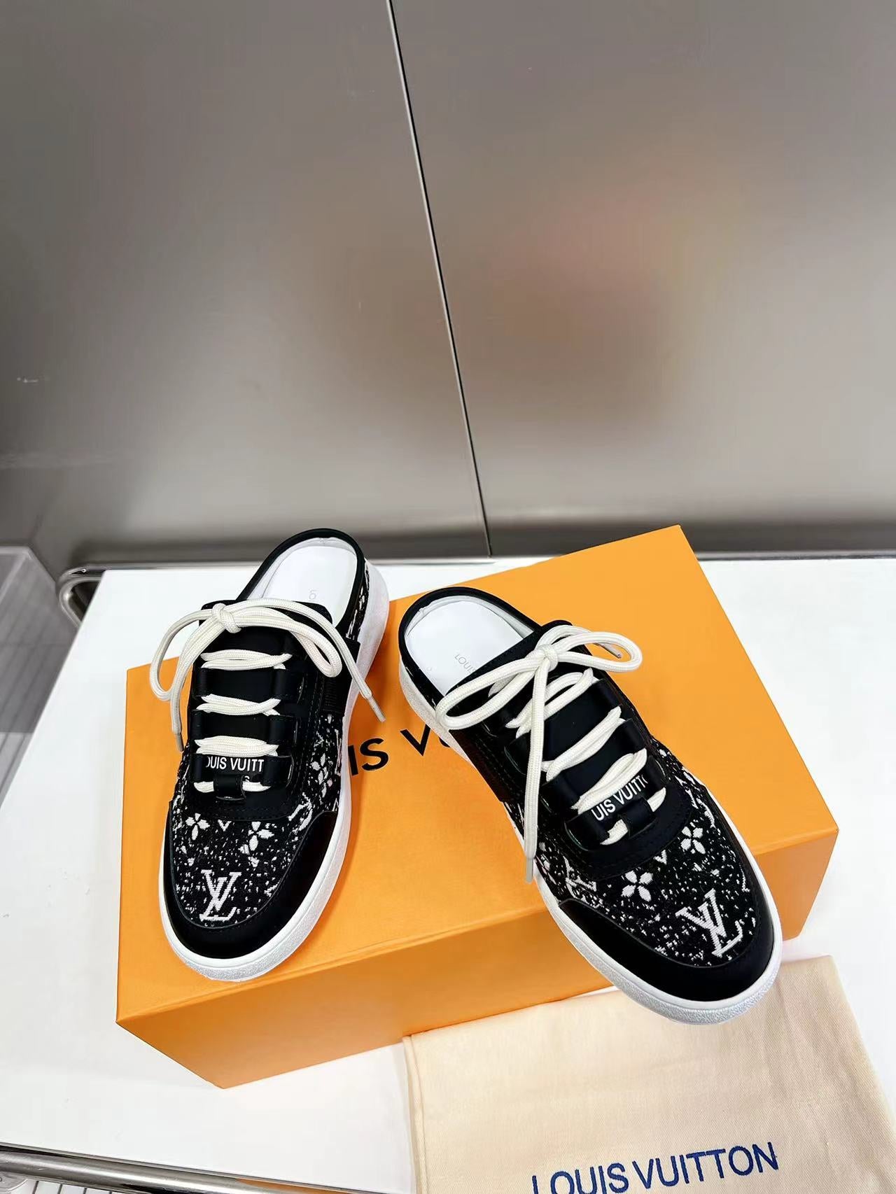 Louis Vuitton  Sneakers