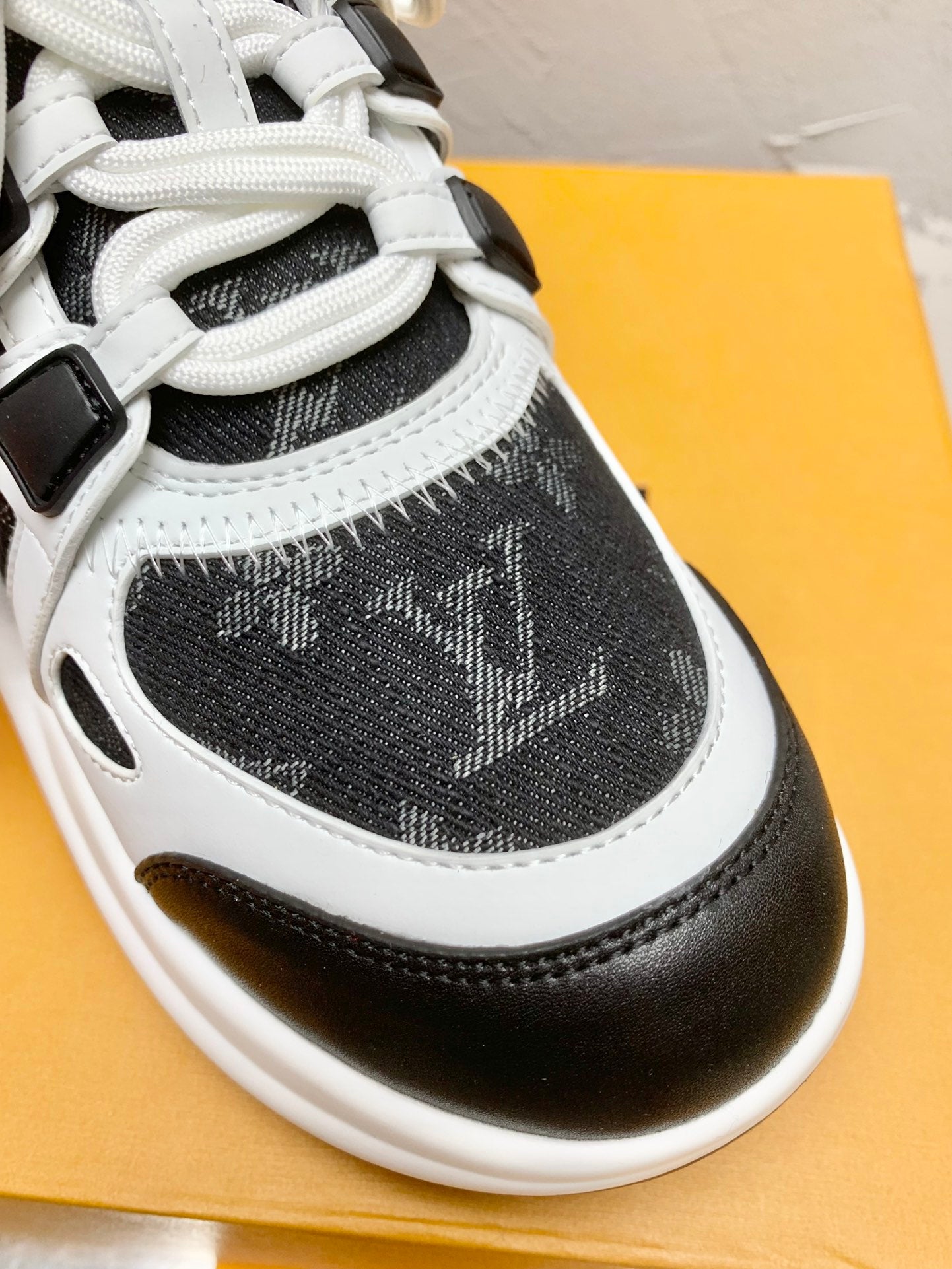 Louis Vuitton Sneakers