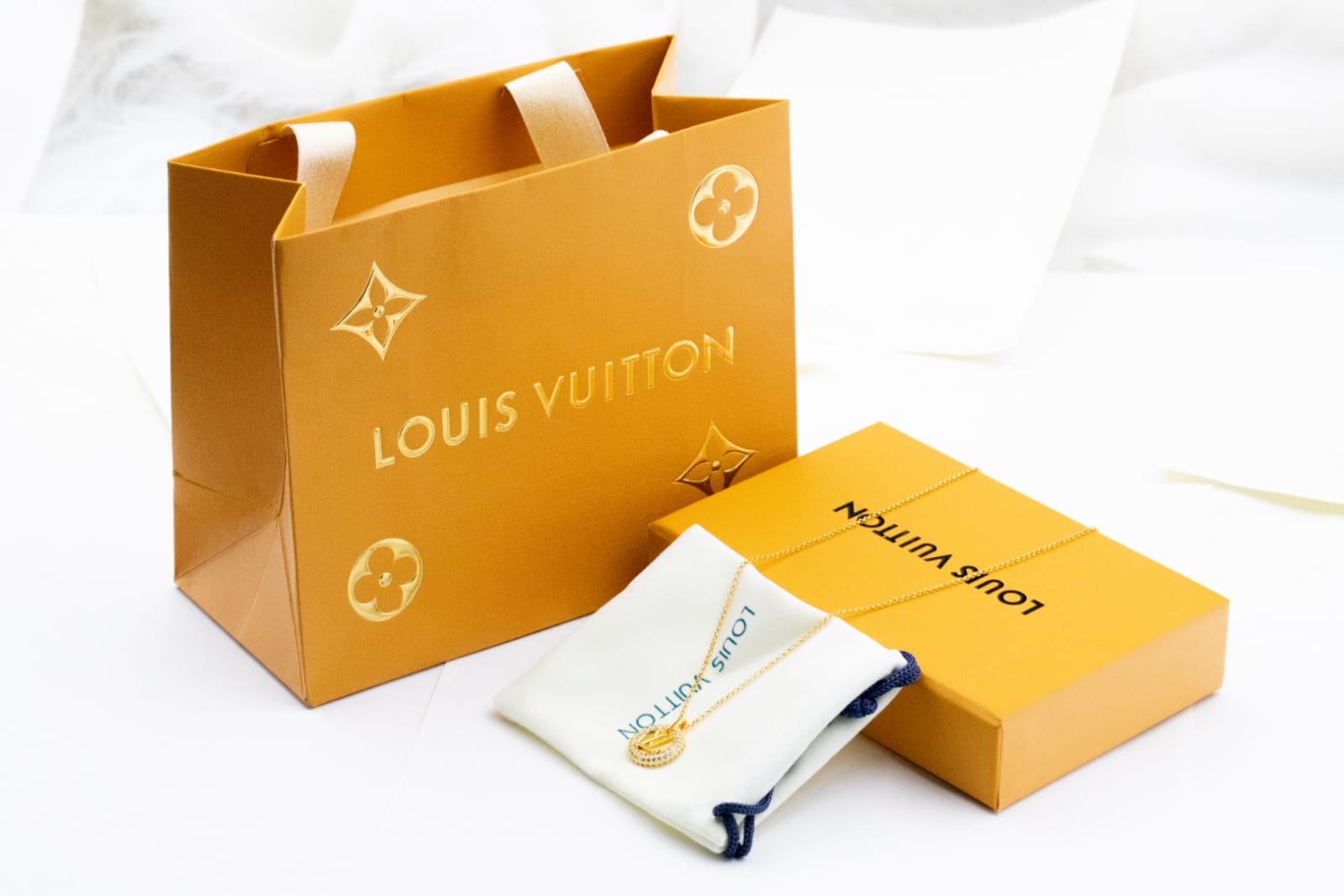 Collar Louise By Night - Louis Vuitton®  Party fashion, Women accessories, Louis  vuitton